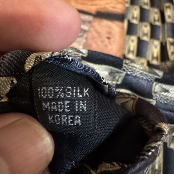 Valant Neckwear Mens 100% Silk Geometric Pattern Tie Necktie Black Gold Brown - Picture 4 of 6